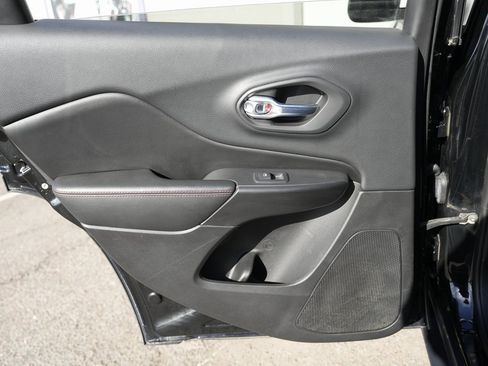 Used 2019 Jeep Cherokee Trailhawk w/ Cold Weather Group image 32