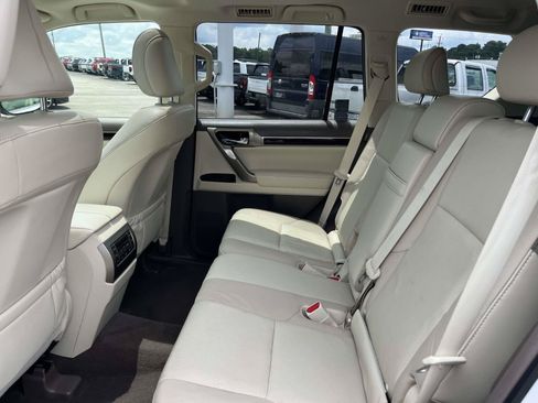 Used 2014 Lexus GX 460 w/ Premium Package AWD/4WD image 10
