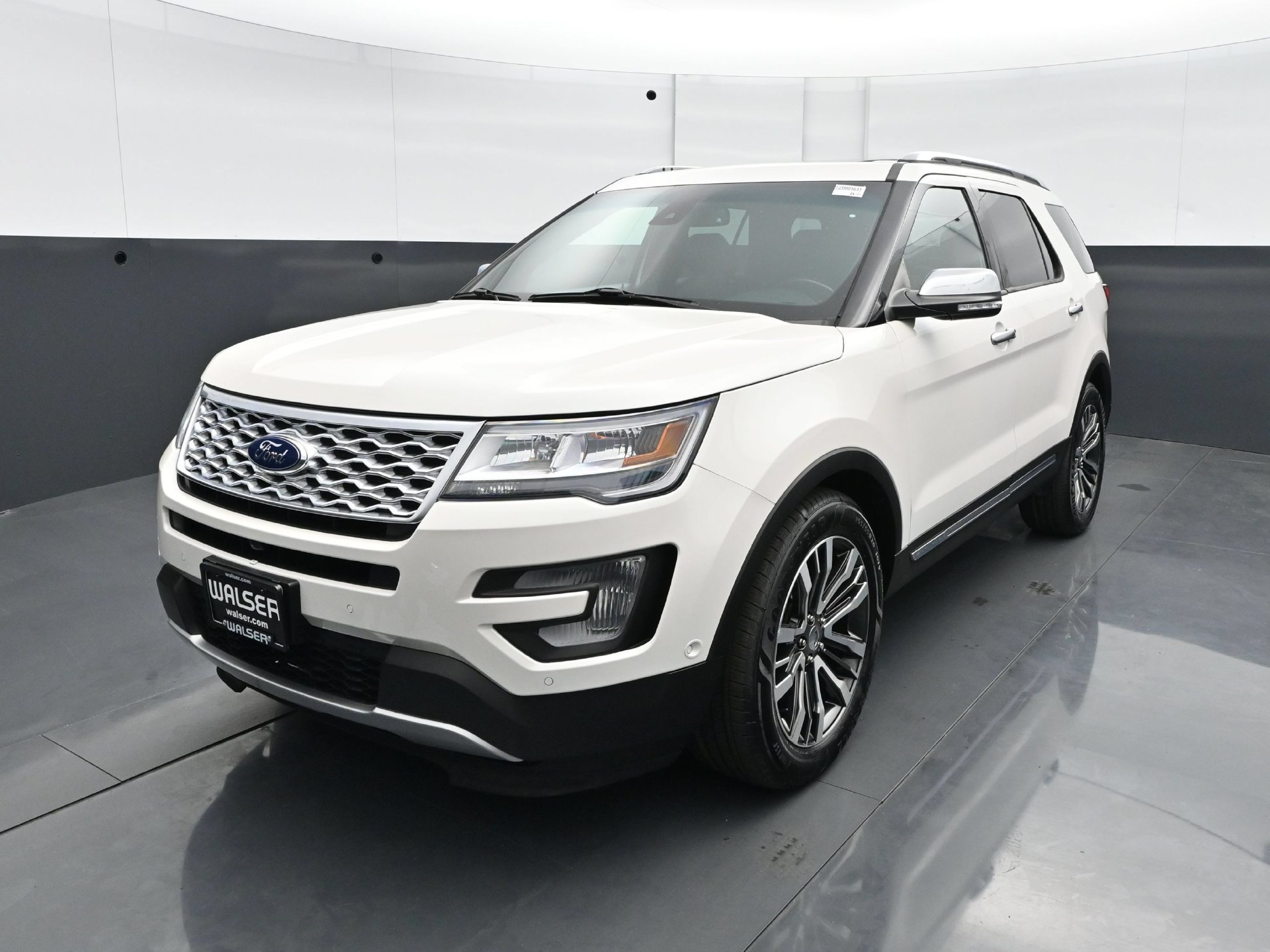Used 2017 Ford Explorer Platinum AWD/4WD image 1