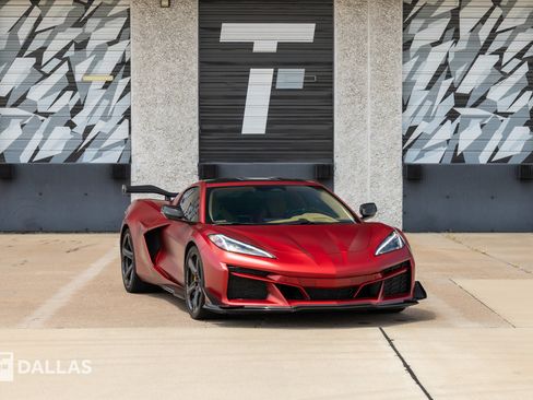 Used 2025 Chevrolet Corvette Z06 RWD image 1