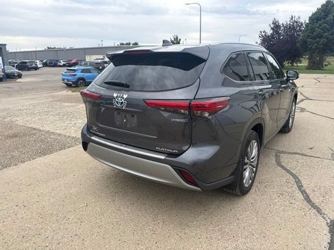 Used 2021 Toyota Highlander Platinum AWD/4WD image 12