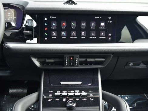 Certified 2025 Porsche Cayenne Coupe image 22