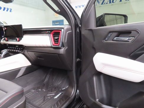 Used 2024 GMC Canyon AT4X image 30