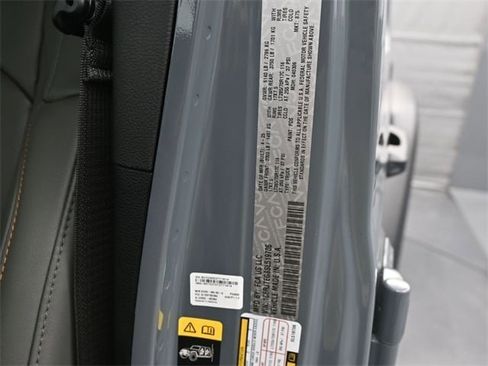 Used 2025 Jeep Gladiator Mojave w/ Convenience Group image 18