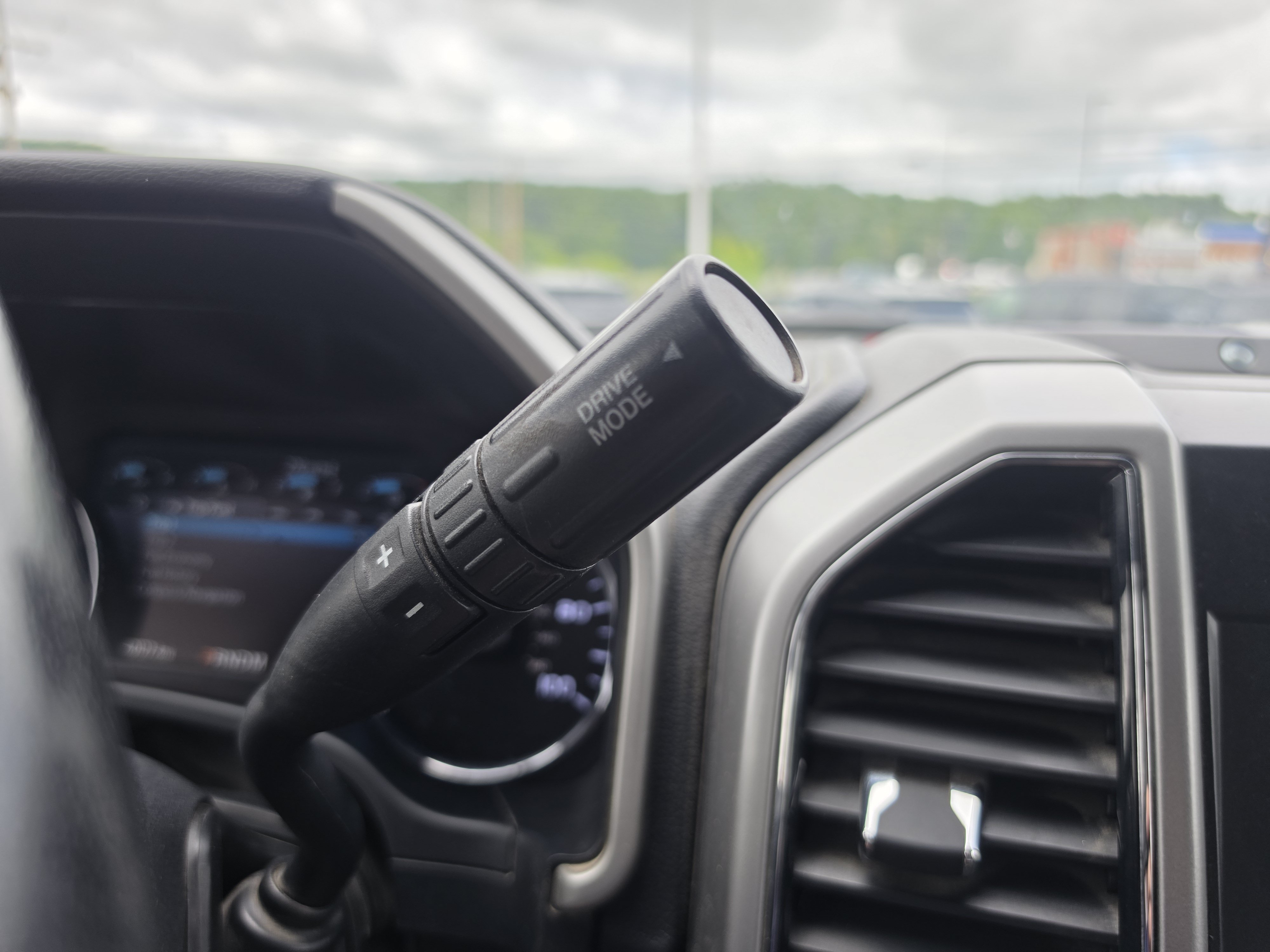 Used 2021 Ford F250 Lariat w/ Lariat Value Package AWD/4WD image 23