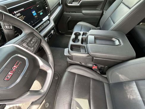 Used 2025 GMC Sierra 1500 SLT image 10