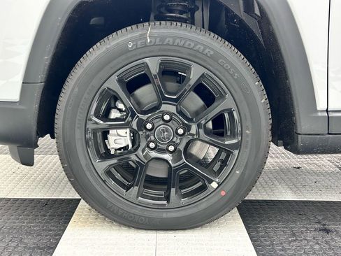 New 2026 Jeep Compass Latitude image 8