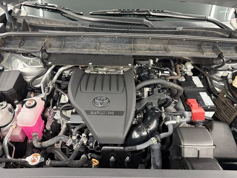 Certified 2024 Toyota Highlander XLE image 35