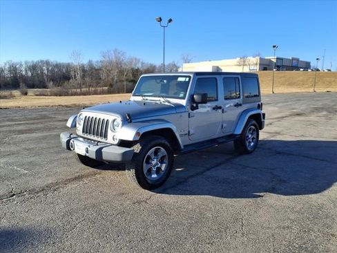Used 2018 Jeep Wrangler Unlimited Sahara image 38