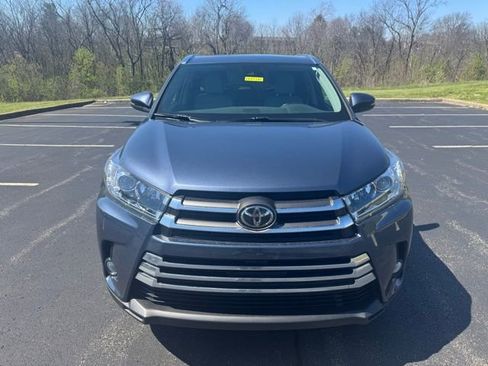Used 2017 Toyota Highlander Limited w/ Carpet Mat Package image 8