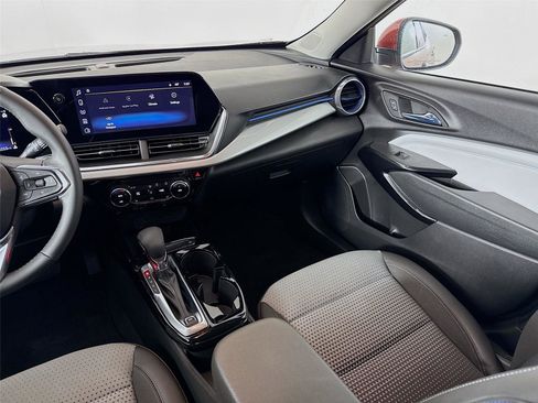 Used 2024 Chevrolet Trax LT w/ Driver Confidence Package image 22