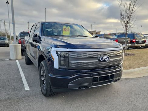 Used 2024 Ford F150 Lightning Lariat image 4