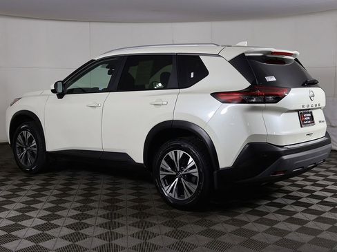 Used 2023 Nissan Rogue SV w/ SV Premium B Package image 9