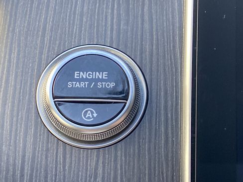 Certified 2025 Mercedes-Benz C 300 Sedan image 33
