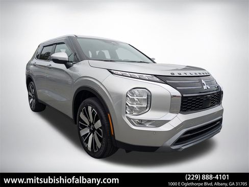 New 2025 Mitsubishi Outlander SE image 1