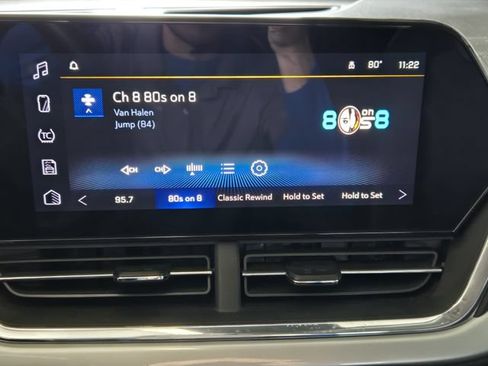 Used 2025 Chevrolet Trax LT w/ LT Convenience Package FWD image 17