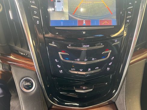 Used 2017 Cadillac Escalade Premium Luxury AWD/4WD image 19