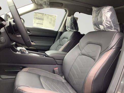 New 2025 Nissan Pathfinder Platinum w/ Cargo Package image 24