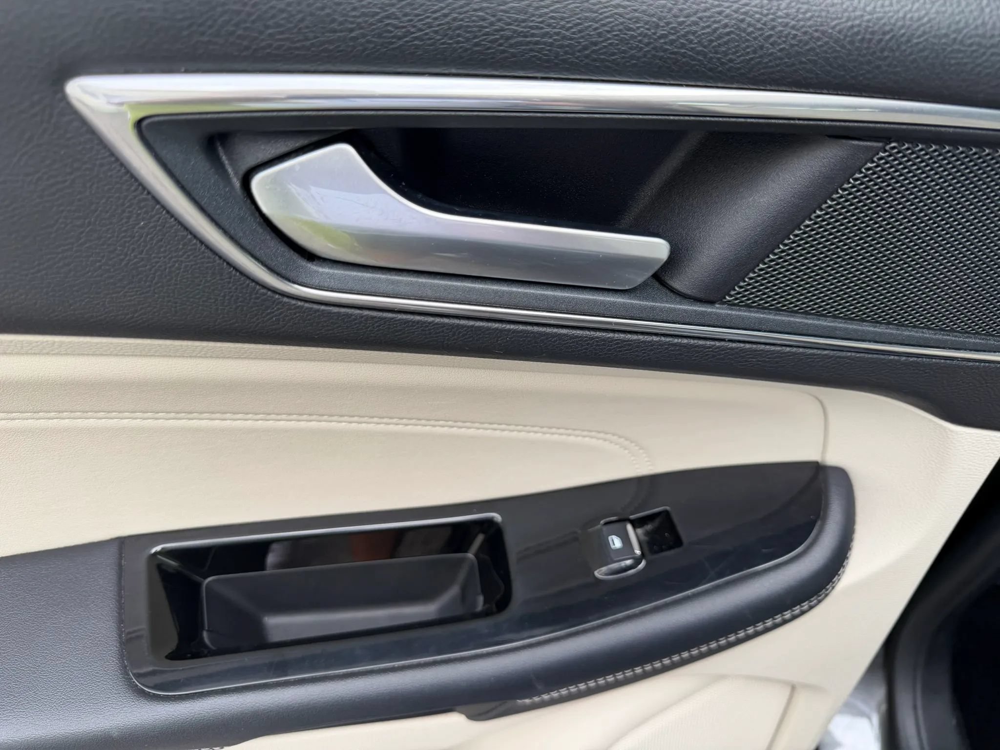 Used 2018 Ford Edge Titanium AWD/4WD image 18