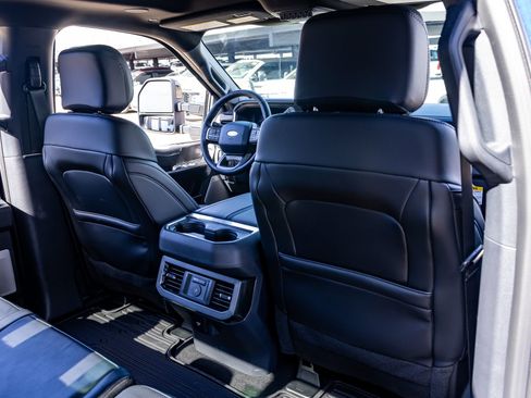 Used 2026 Ford F450 Platinum w/ FX4 Off-Road Package image 32