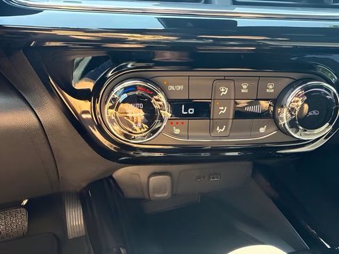 New 2026 Chevrolet Trax RS w/ Sunroof Package FWD image 20