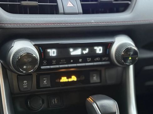 Used 2024 Toyota RAV4 SE image 29