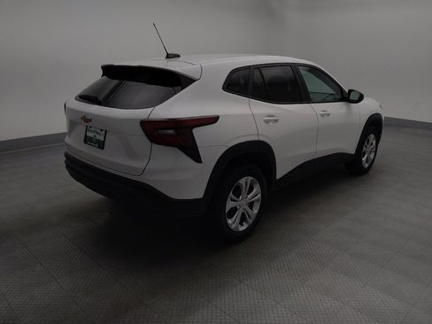 Used 2025 Chevrolet Trax LS FWD image 10