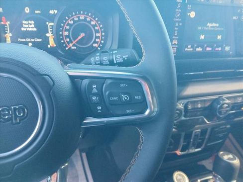 Used 2025 Jeep Wrangler Sahara w/ Technology Group image 21