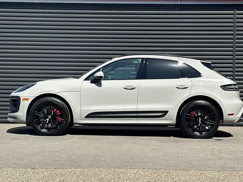 New 2026 Porsche Macan GTS image 2