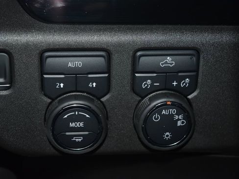 Used 2025 Chevrolet Silverado 1500 LT image 17