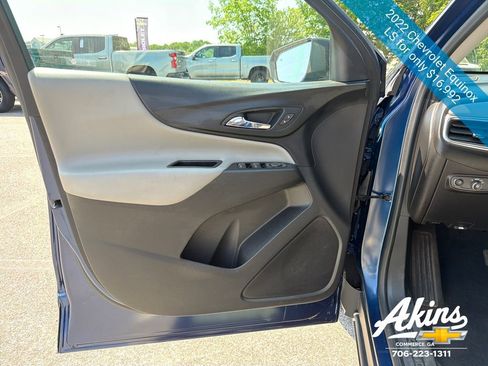 Certified 2022 Chevrolet Equinox LS w/ LS Convenience Package FWD image 17