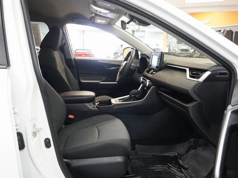 Used 2020 Toyota RAV4 XLE image 25