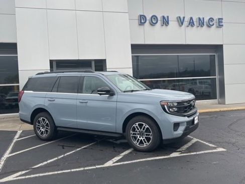 New 2025 Ford Expedition Active image 8