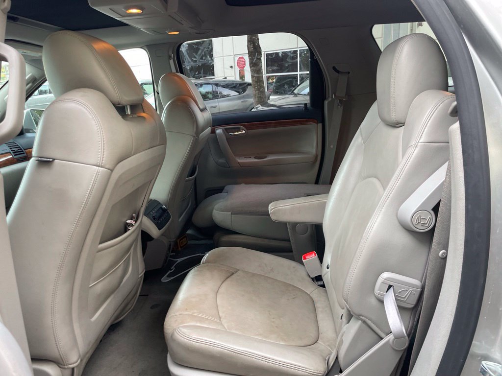 Used 2008 Saturn Outlook XR w/ Premium Trim Package FWD image 24