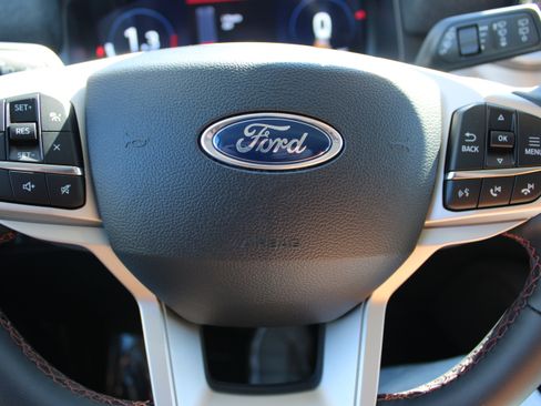 Used 2025 Ford Explorer Active image 18
