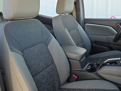 Used 2024 Chevrolet Colorado ZR2 w/ Technology Package image 34