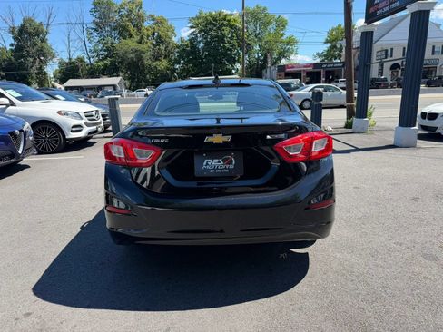 Used 2017 Chevrolet Cruze Premier FWD image 4