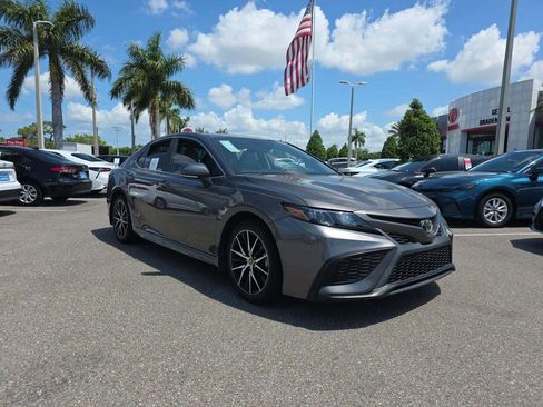 Used 2023 Toyota Camry SE FWD image 2