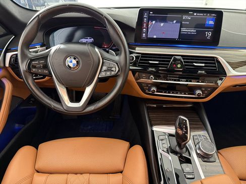 Used 2023 BMW 530i w/ Premium Package RWD image 29