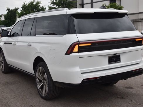 New 2026 Lincoln Navigator L Black Label AWD/4WD image 9