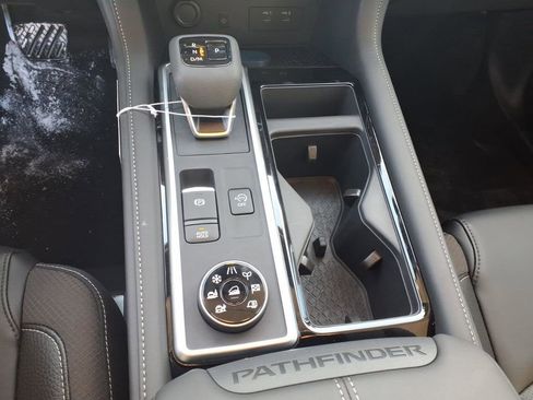 New 2026 Nissan Pathfinder SL image 14