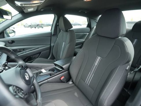 Used 2025 Hyundai Elantra Sport FWD image 39