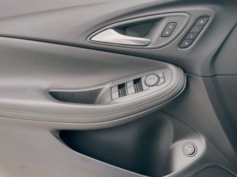 Used 2025 Buick Encore GX Avenir w/ Avenir Technology Package image 37