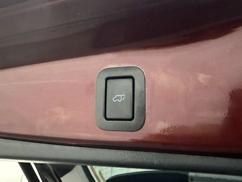 Used 2019 Toyota Highlander XLE AWD/4WD image 33