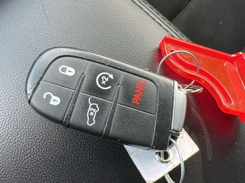 Used 2021 Jeep Grand Cherokee Laredo X image 29