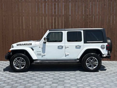 Used 2018 Jeep Wrangler Unlimited Sahara w/ Dual Top Group AWD/4WD image 15