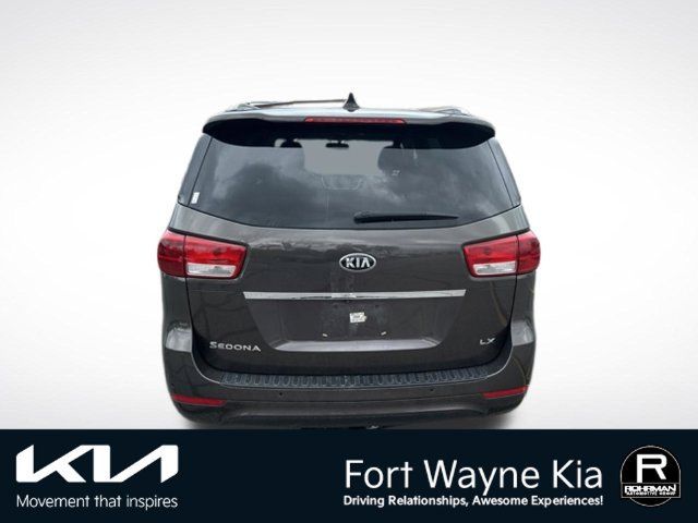 Used 2017 Kia Sedona LX w/ LX Essentials Premium Package FWD image 4