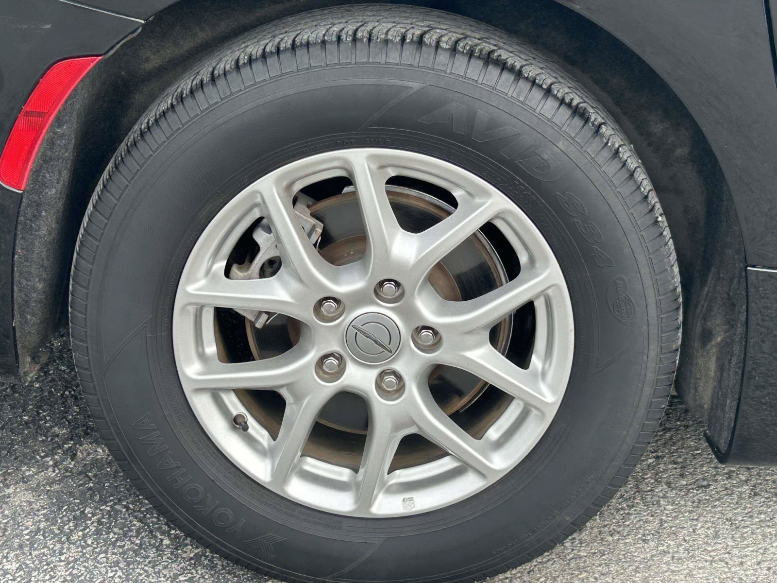 Used 2023 Chrysler Pacifica Touring-L FWD image 9