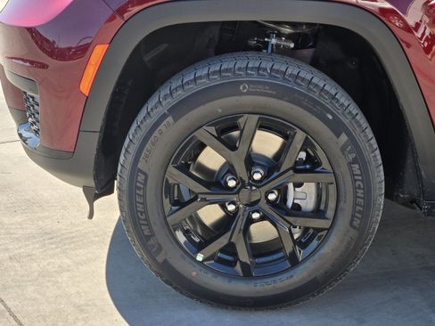 New 2025 Jeep Grand Cherokee L Altitude image 11