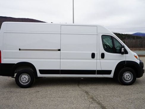 Used 2024 RAM ProMaster 2500 w/ Premium Convenience Group FWD image 8